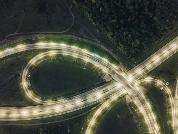 Highway Road Junction på natten, uppifrån och ur Drone — Stockfoto