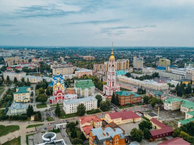 Tambov, bulutlu yaz aylarında tarihi şehir, drone havadan görünümü