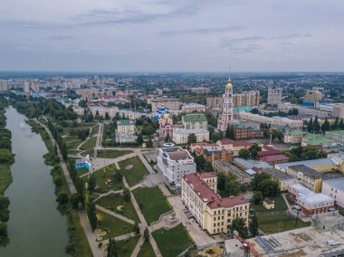 Tambov, bulutlu yaz aylarında tarihi şehir, drone havadan görünümü