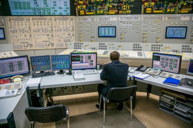 Nükleer santralin kontrol panelini engelle. 