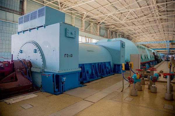 Generador turbo con refrigeración por hidrógeno en la sala de máquinas de N — Foto de Stock