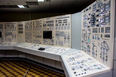 Nükleer santralin kontrol panelini engelle