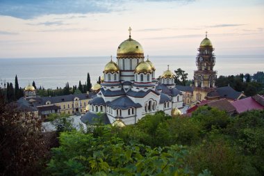 St Simon Zealot ve Cath Yeni Athos Manastırı görünümü