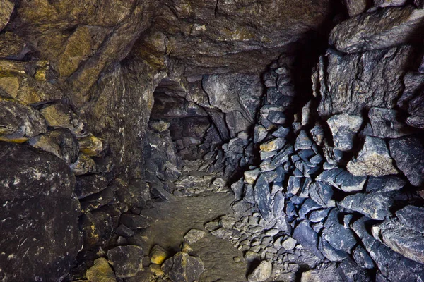 Velha mina de calcário abandonada Byaki em Byakovo, região de Tula — Fotografia de Stock