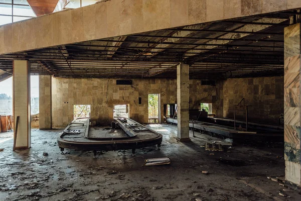 Abandoned ruined by war international airport terminal in Sukhum — Stock Photo, Image