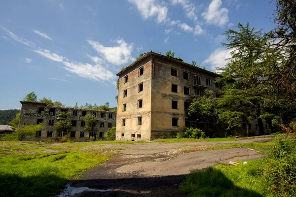 Città fantasma abbandonata Polyana, Abkhazia. Distrutto h vuoto — Foto Stock