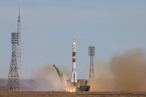 Baikonur, Kazahstan - 20 aprilie 2017: Lansarea navei spațiale  " — Fotografie, imagine de stoc