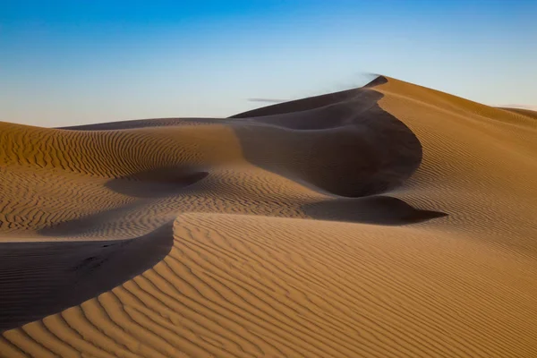 Dunas de areia paisagem no oeste do Cazaquistão deserto — Fotografia de Stock