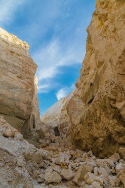 Dağ çölünde dağ geçidi