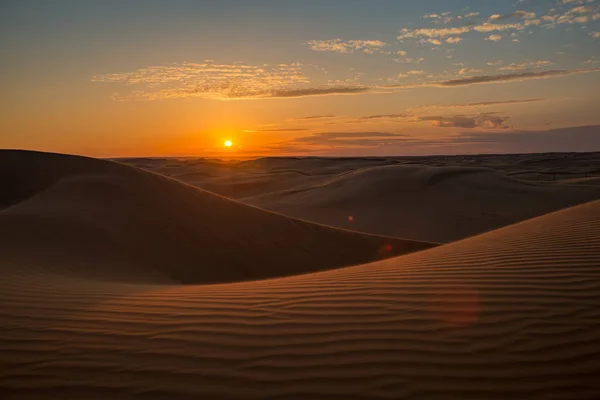 Pôr do sol na sobremesa barkhan no Cazaquistão — Fotografia de Stock