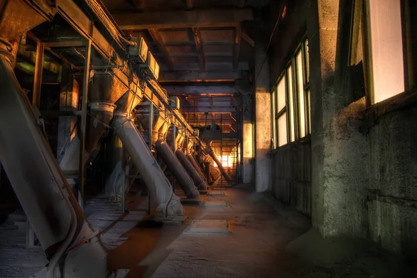 Old abandoned silo elevator with rusty equipment left — Stock Photo, Image