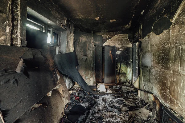 Burnt apartment house interior. Burned furniture and charred wal — Stock Photo, Image