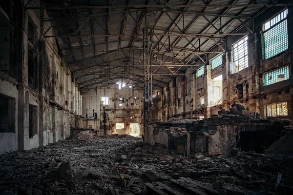 Övergivna och förstörda sockerfabrik — Stockfoto
