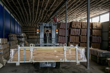 Forklift yükleyici palet istifleyici kamyon küçük depoda