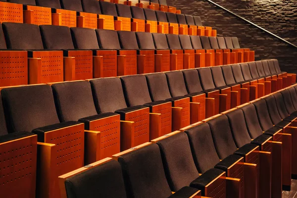 Auditorio vacío de teatro, cine, sala de conferencias o de conciertos , — Foto de Stock