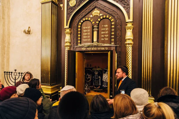 Voronezh, Rússia - 20 de novembro de 2018: Rabino prega ao povo i — Fotografia de Stock