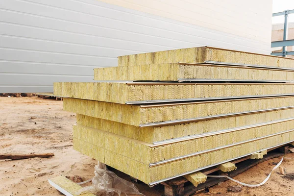 Pack of sandwich panel sustainable insulated ready for wall buil