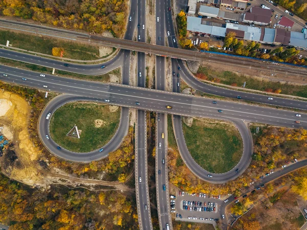 Transport junction i höstens topp vy från drone synvinkel — Stockfoto