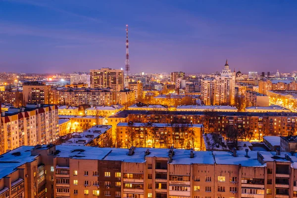 Vista aérea da noite Voronezh centro da cidade. Voronezh paisagem urbana em bl — Fotografia de Stock