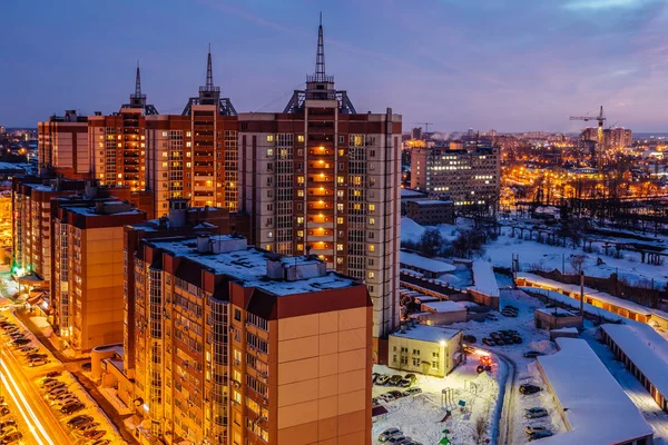 Cidade de Voronezh. Vista aérea noturna para comp residencial moderno — Fotografia de Stock