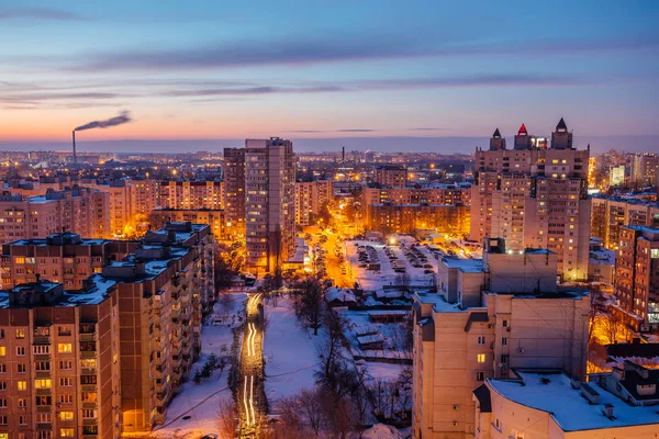Cidade de Voronezh. Vista aérea noturna para a área residencial moderna — Fotografia de Stock