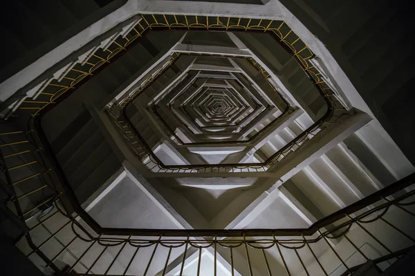 Stairs abstract, bottom view, endless dark spiral staircase. — Stock Photo, Image