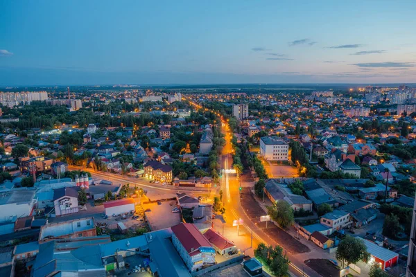 Noche Voronezh paisaje urbano aéreo de verano desde la azotea. Residencial —  Fotos de Stock