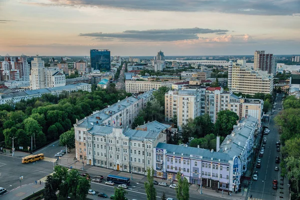 Vista aérea de la noche Voronezh centro de la ciudad en verano —  Fotos de Stock