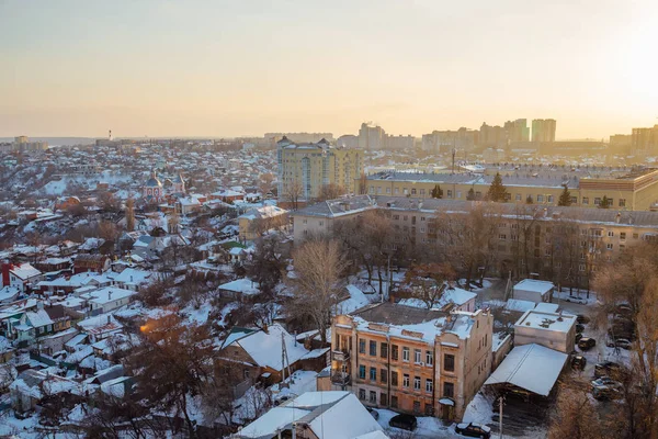 Belo pôr do sol acima do inverno Voronezh cidade — Fotografia de Stock