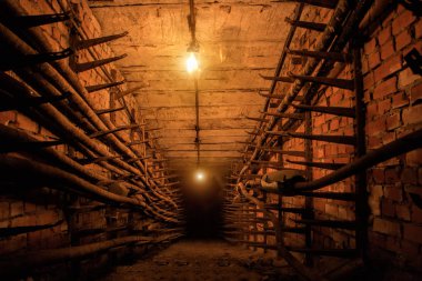 Elektrik c ile teknolojik iletişim yeraltı tüneli