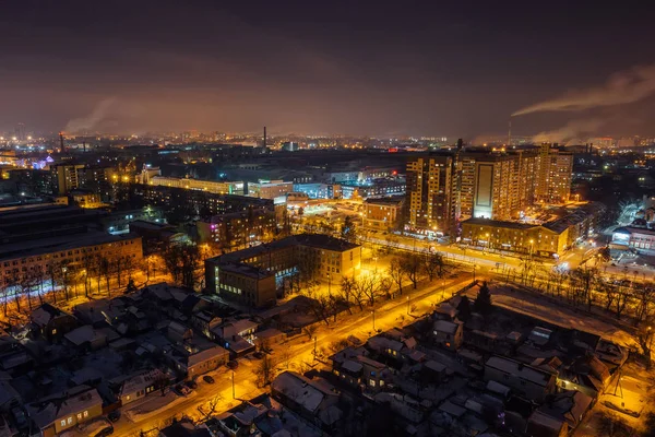 Noite Voronezh paisagem urbana aérea do telhado. Zona residencial — Fotografia de Stock