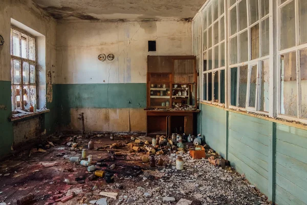 Laboratorio químico abandonado —  Fotos de Stock