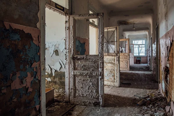 Corridor of old abandoned hospital — Stock Photo, Image