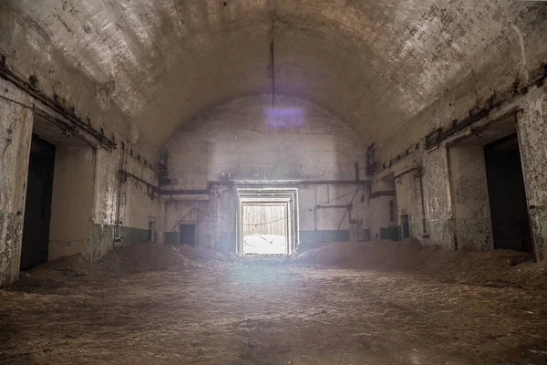 Vecchio bunker sovietico abbandonato e abbandonato. Abbandonato wa speciale — Foto Stock