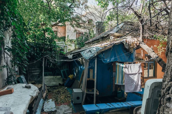 Παλαιά φτωχογειτονιά στο Βορονέζ, έννοια της φτώχειας — Φωτογραφία Αρχείου