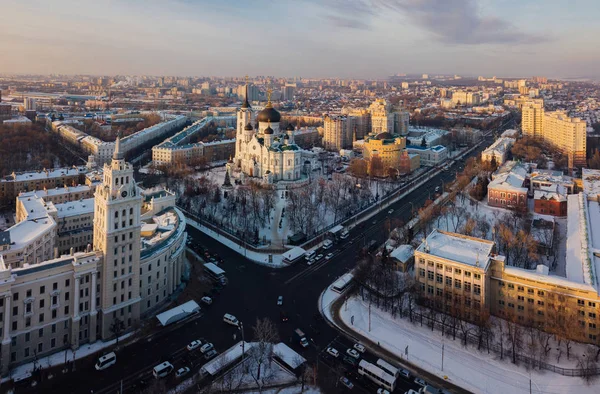 Inverno à noite Voronezh cidade da cidade. Torre de gestão — Fotografia de Stock