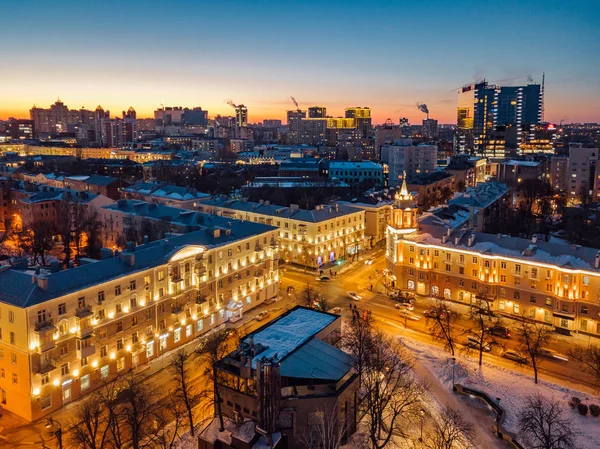 Night Voronezh Downtown District. Luchtfoto panoramisch uitzicht genomen door — Stockfoto