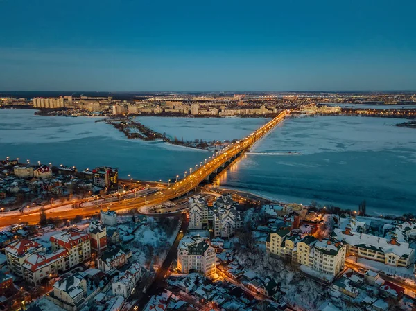 Evening winter Voronezh, Chernavsky Bridge, bovenaanzicht — Stockfoto