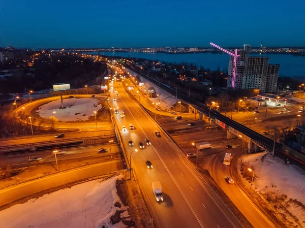 Natt Voronezh stadsbilden. Transport Junction, utsikt från luften — Stockfoto