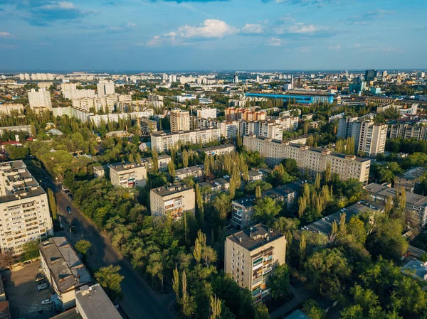 Voronezh město v letním dni, vzdušný výhled z dronu — Stock fotografie