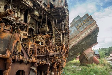 Paslı harabeler Rus batık savaş gemisi Indomitable (Neukrotimiy) rai