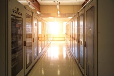 Şalt odası dolapları ile ağ donanımı ile