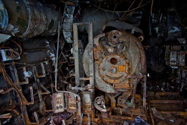 Innen verrottetes, verlassenes russisches Kriegsschiff — Stockfoto