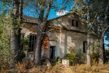 Eski terk edilmiş harap bina