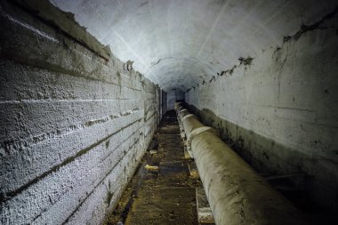 Akan kanalizasyon için drenaj boru hattı ile kanalizasyon tüneli 