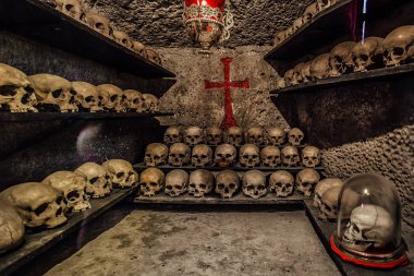 Inkerman Manastırı'nda ossuary insan kafatasları