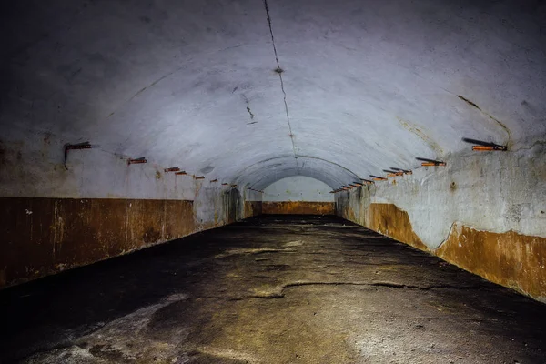 대형 버려진 지하 빈 창고 — 스톡 사진