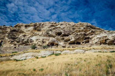 Kaya manastır mağaralarına oyulmuş yıkık manastır. Zagaytanskaya ro
