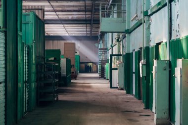 Endüstriyel depo koridoru