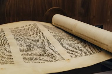 İbranice dini el yazısı Tevrat parşömen parşömen